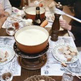 Du 5 au 7 décembre, un menu typiquement vaudois, comprenant notamment la traditionnelle fondue, est proposé dans plus de 80 restaurants du canton pour le prix de 20 francs (photo d'illustration). KEYSTONE/MARTIN RUETSCHI