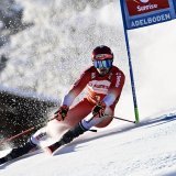 Loïc Meillard a signé le meilleur temps de la première manche du géant d'Adelboden. KEYSTONE/EPA/JEAN-CHRISTOPHE BOTT