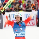 Daniel Yule sur le podium du slalom de Kitzbühel en 2024