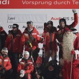 Les slalomeurs helvétiques fêtent les bons résultats de Levi avec le staff