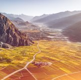 La révision de la loi sur la politique économique cantonale (LPolEco) donne lieu à deux projets de lois : la loi sur la promotion économique cantonale (LPEC), qui fait office de loi cadre de soutien à l’économie, et la loi sur la corporation de droit public pour la promotion du Valais.