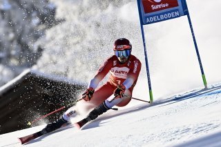 Loïc Meillard a signé le meilleur temps de la première manche du géant d'Adelboden. KEYSTONE/EPA/JEAN-CHRISTOPHE BOTT