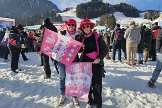 Rachel et Perrine Boisset, prêtes à pousser Arnaud sur la Streif.