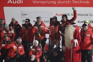 Les slalomeurs helvétiques fêtent les bons résultats de Levi avec le staff