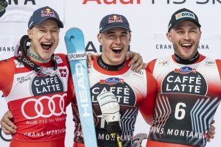 Fantastique podium 100% suisse à Crans-Montana, de gauche à droite, Marco Odermatt (2ème), Franjo von Allmen (1er) et Alexis Monney (3ème)