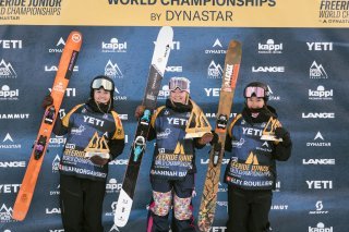 Le podium final de la catégorie ski dames, lors des Mondiaux juniors 2025 de freeride