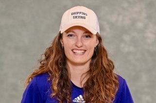 À 24 ans, Élise Hitter tourne la page du ski de compétition en même temps que celle de ses études universitaires.