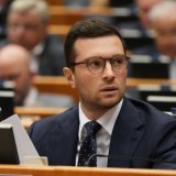 Selon un sondage, Jordan Bardella est le favori du premier tour de l'élection présidentielle française de 2027 (archives). KEYSTONE/AP/Virginia Mayo