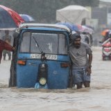Le Sri Lanka subit de fortes intempéries depuis lundi en raison du passage du cyclone Ditwah. KEYSTONE/EPA/CHAMILA KARUNARATHNE
