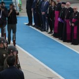 Le pape Léon XIV à l'aéroport d'Istanbul avant d'embarquer pour Beyrouth où il vient d'atterrir. KEYSTONE/AP/Dilara Acikgoz