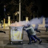 Des manifestants ont érigé lundi des barricades lors d'une manifestion contre le projet de budget 2026 du gouvernement bulgare, à Sofia. KEYSTONE/EPA/BORISLAV TROSHEV