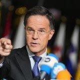 "Les pourparlers de paix sont en cours, c'est une bonne chose, mais en même temps, nous devons nous assurer que, pendant qu'ils se déroulent, l'Ukraine soit dans la position la plus forte possible pour continuer le combat", a affirmé mercredi le secrétaire général de l'Otan Mark Rutte. KEYSTONE/AP/Virginia Mayo