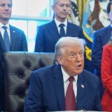 Donald Trump a critiqué les standards "ridiculement contraignants et horribles" imposés par son prédécesseur Joe Biden. KEYSTONE/AP/Evan Vucci