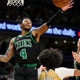 Kyshawn George (de dos) et les Wizards ont été battus de 45 points par Boston KEYSTONE/AP/John McDonnell