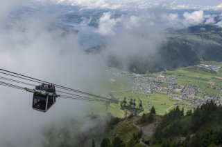 Le funiculaire du Stanserhorn, ainsi que l'ensemble immobilier thurgovien "Alte Schmitte", ont reçu vendredi le Prix solaire européen 2025 (archives). KEYSTONE/URS FLUEELER