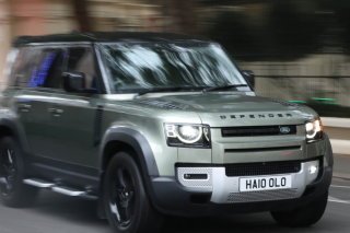 Jaguar Land Rover (JLR) avait reçu fin septembre le soutien du gouvernement britannique, via une garantie de prêt lui permettant de débloquer jusqu'à 1,5 milliard de livres (1,7 milliard d'euros) pour venir en aide à sa chaîne de production (archives). KEYSTONE/EPA/NEIL HALL