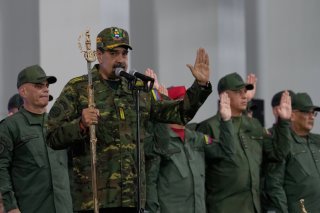 Donald Trump dit avoir eu un échange téléphonique avec Nicolás Maduro, au centre du cliché (archives). KEYSTONE/AP/Ariana Cubillos