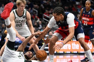Kyshawn George à la lutte avec Giannis Antetokounmpo KEYSTONE/AP/John McDonnell