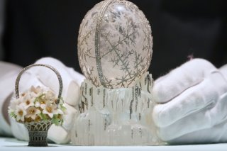L'Œuf d'Hiver de Fabergé, exposé à Christie's à Londres, devrait se vendre pour plus de 20 millions de livres sterling lors de sa vente aux enchères mardi KEYSTONE/AP/Kirsty Wigglesworth