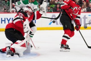 Une défaite pour Nico Hischier (à droite) et les New Jersey Devils KEYSTONE/AP/Seth Wenig
