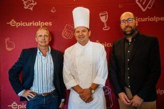 Les cuisiniers Didier de Courten et Franck Giovaninni et le président de l'association Epicurialpes Guillaume Rochet