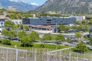 Le "noeud de trafic" au giratoire de Sierre-ouest devait être dénoué par le contournement envisagé