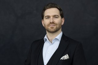 À Erfurt, Tristan Blanchet enchaîne cinq productions par saison, dans un quotidien rigoureux fait de répétitions, de spectacles et de préparation vocale.