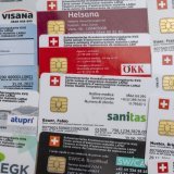 Pour faire des économies, le Conseil d'Etat genevois propose au Grand Conseil de supprimer l'indexation automatique des subsides d'assurance-maladie (image d'illustration). KEYSTONE/CHRISTIAN BEUTLER