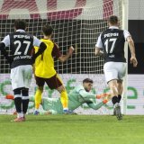 Saipi retient le penalty de Stevanovic KEYSTONE/Samuel Golay