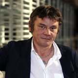 Lors de la Biennale de Venise en 2009, Fabrice Gygi avait investi l'église San Stae avec un économat fait d’armoires métalliques cadenassées. L'installation interrogeait la double nature protectrice du lieu: monument historique protégé et refuge potentiel pour les populations civiles. KEYSTONE/WALTER BIERI