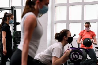 Un taux de vaccination plus élevé permettra de lever les mesures de protection. Les fitness, l'hôtellerie ou la restauration en profiteront (archives).