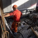 Afin d’augmenter l’utilisation des matériaux de recyclage sur les chantiers valaisans, le canton et les milieux de la construction ont actualisé le guide technique pour la valorisation des matériaux de déconstruction minéraux dont la première édition a été publiée en 2016 (photo d'illustration). KEYSTONE/JEAN-CHRISTOPHE BOTT