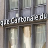Le Grand Conseil valaisan a rejeté mercredi deux postulats qui demandaient au canton de se pencher sur les rémunérations versées aux membres des conseils d'administration liés à l'Etat, comme la BCVs (archives). KEYSTONE/THOMAS DELLEY