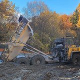 Les conditions exigent des machines puissantes engagées dans des conditions difficiles sur les hauts de Grimisuat.