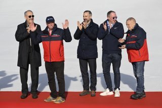 Les sourires étaient de vigueur ce samedi à Crans-Montana malgré les tensions avec la FIS.