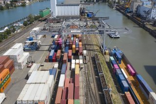 Les sociétés maritimes ne seront pas taxées au tonnage, a décidé le Parlement (archives). KEYSTONE/GAETAN BALLY