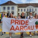 La toute première pride du canton d'Argovie a défilé samedi devant le bâtiment du gouvernement à Aarau. Thomas Gerber/Keystone-SDA
