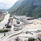 Sur le site de Sierre comme sur celui de Chippis, il a fallu engager de gros moyens pour faire face aux inondations