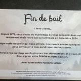 A l'hôtel du Rhône, les gérants informent la clientèle de la fin de leur bail sur leurs sets de table.