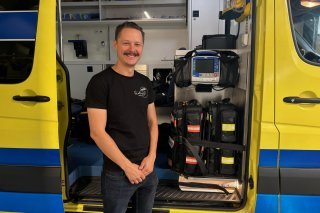Le président de l’Association des Étudiants Ambulanciers, Benjamin Roh dans la centrale de Martigny.