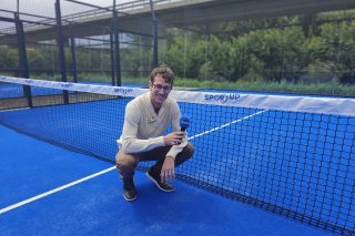Gaëtan Gabioud, à l'origine des deux terrains de padel récemment installés à Riddes.