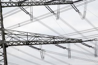 Les prix de l'électricité devraient baisser l'an prochain en Suisse, tant pour les ménages que pour les clients professionnels (archives). KEYSTONE/DPA/DANIEL VOGL