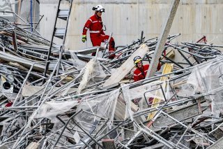 Le dispositif de sauvetage a compris près de 130 personnes. KEYSTONE/JEAN-CHRISTOPHE BOTT