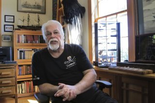 La justice du Groenland a prolongé la détention du défenseur des baleines Paul Watson, fondateur de l'ONG Sea Shepherd (archives). KEYSTONE/AP/Lisa Rathke