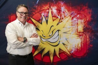 Chris McSorley, membre du Conseil d'administration du HC Sierre, pose lors d'une conference de presse sur la collaboration entre le HC Sierre et le HCV Martigny le jeudi 4 juillet 2024 a Sion. (KEYSTONE/Jean-Christophe Bott)