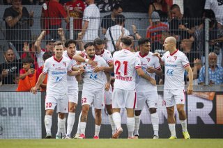Cristian Souza (SIO), 3e gauche, celebre son but avec ses coequipiers lors de la rencontre du championnat de football de Super League entre le FC Sion et le FC Lausanne-Sport (LS) ce samedi, 27 juillet 2024 au stade de Tourbillon a Sion. (KEYSTONE/Valentin Flauraud)