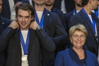 Nico Hischier reçu et honoré par la Présidente de la Confédération Viola Amherd