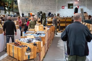Salon de matériel militaire au CERM de Martigny.