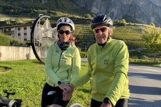 Mélanie Comby, la maman de Morane, et son guide Bernard Bessard : il va veiller sur elle tout au long du trajet.