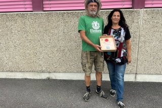 Isabelle Fontannaz et Lars Brouwère, parent d'un jeune en situation de handicap, sont à l'origine de la pétition.